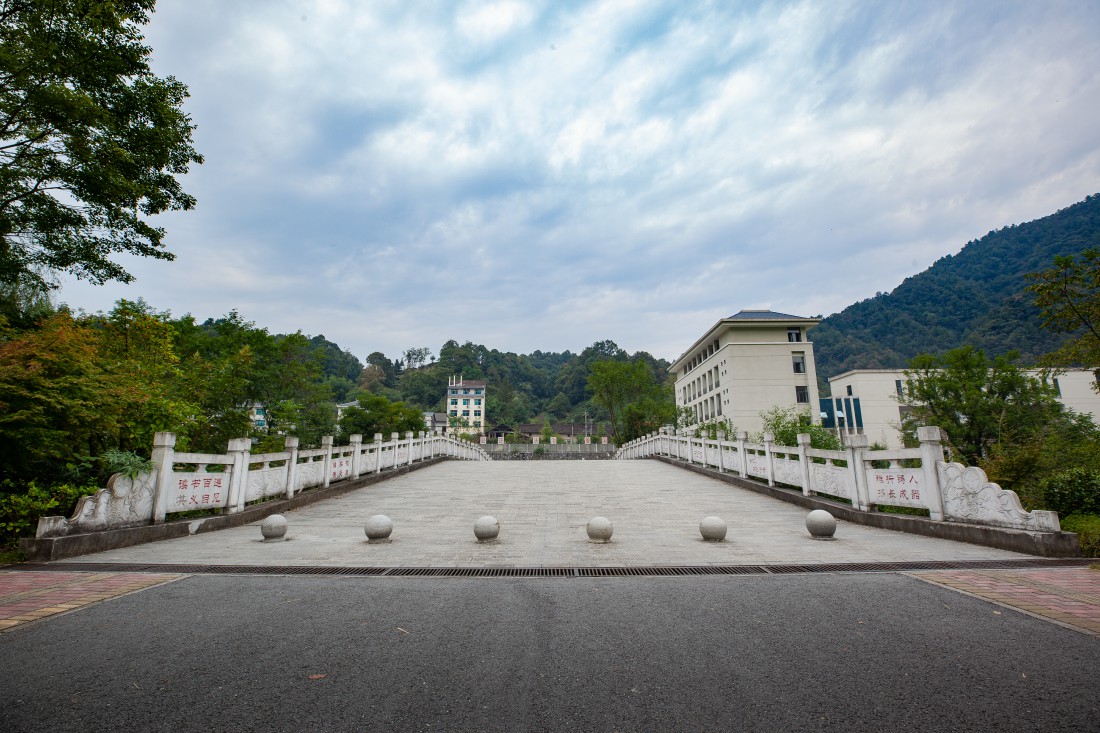 民族高中人行橋2